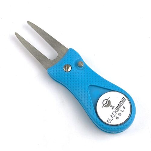 Plastic golf divot tool with ball marker