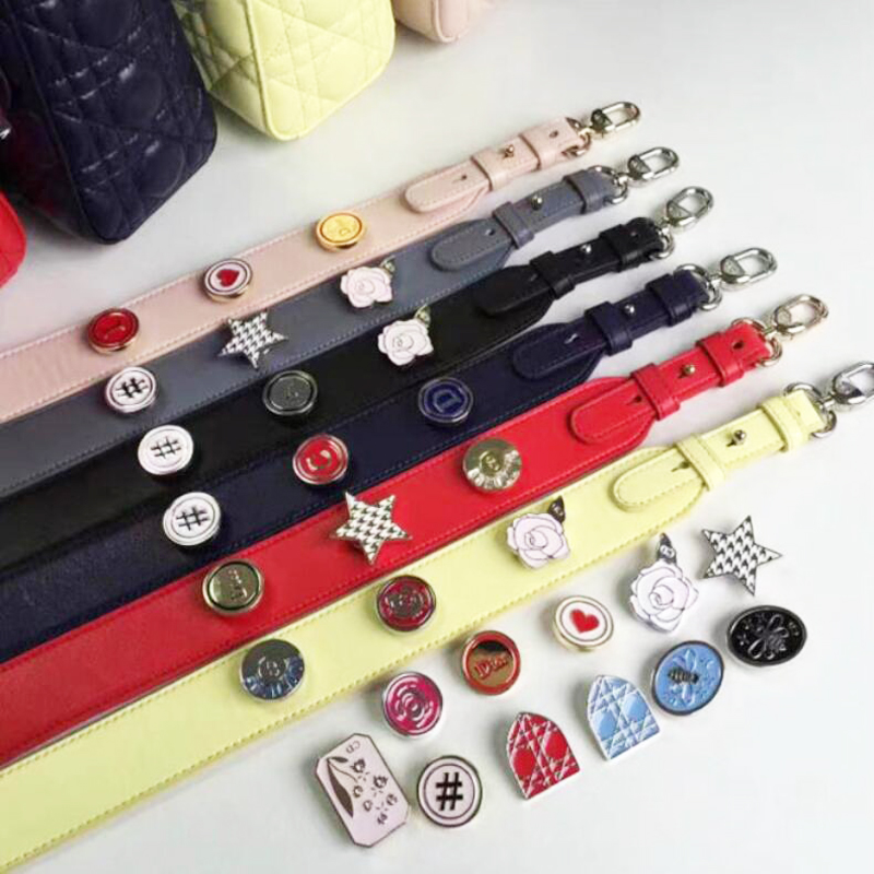 Fashion premiums custom badges on straps of backpack